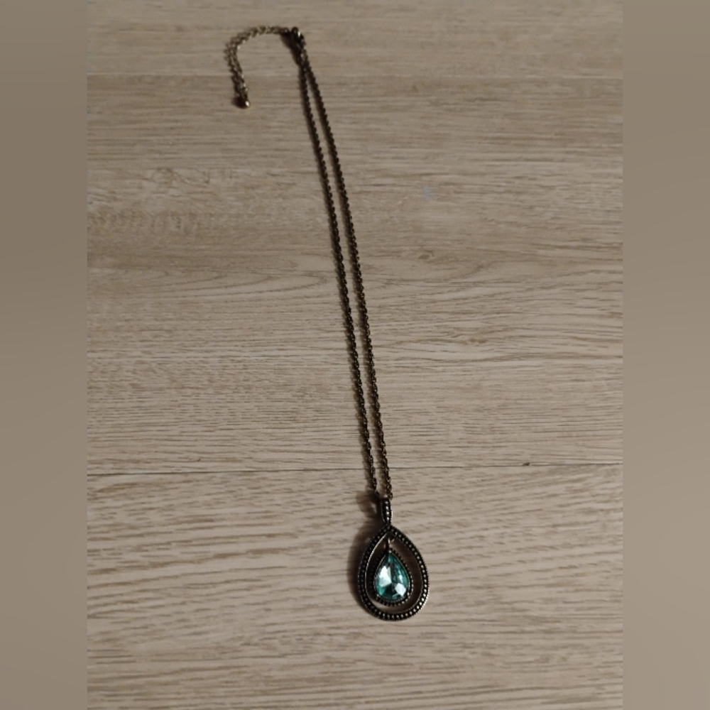 Avon Blissful Blues Teardrop Pendant Necklace